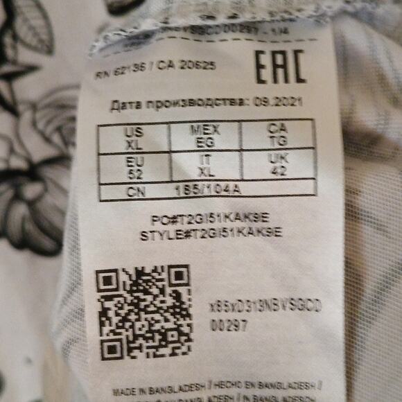 Guess black and white skull and roses short sleeve shirt all over print - Picture 5 of 5